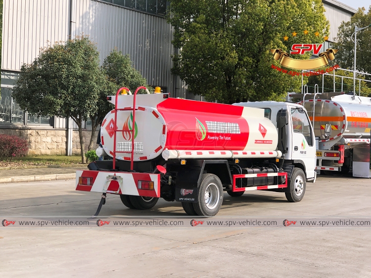 4,000 Litres Refueling Tank Truck ISUZU - RB